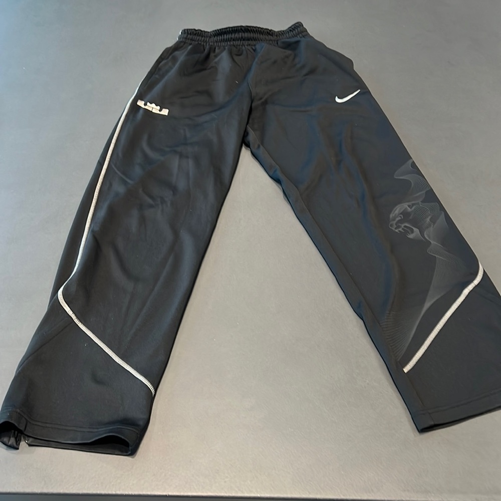 Nike lounge pants